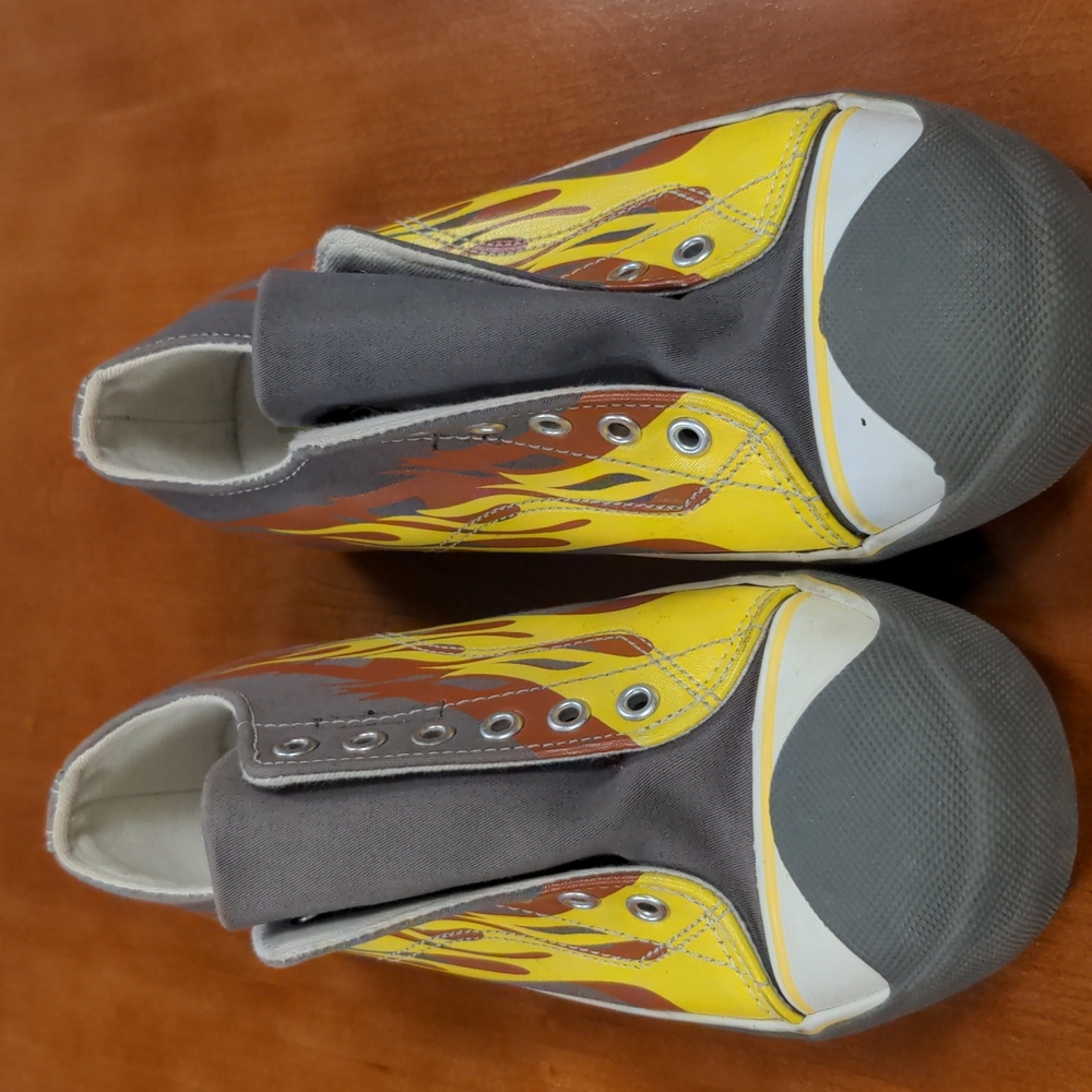 Morgan and Milo flame laceless tennis shoes